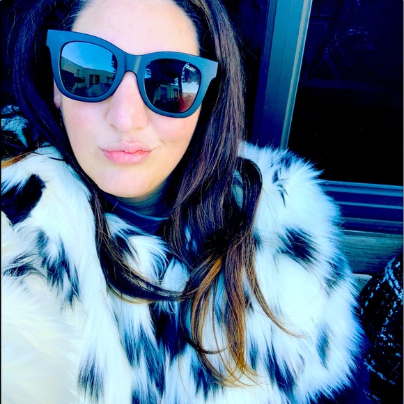 Meet your Posher, Tiffany - Picture 1 of 1